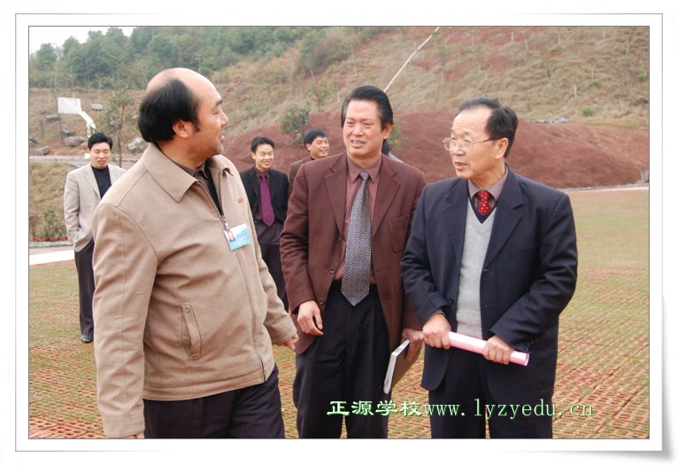 衡阳市人大主任单保重率与会领导在我市市长唐学石等领导的陪同下到我校参加考察(组图1)