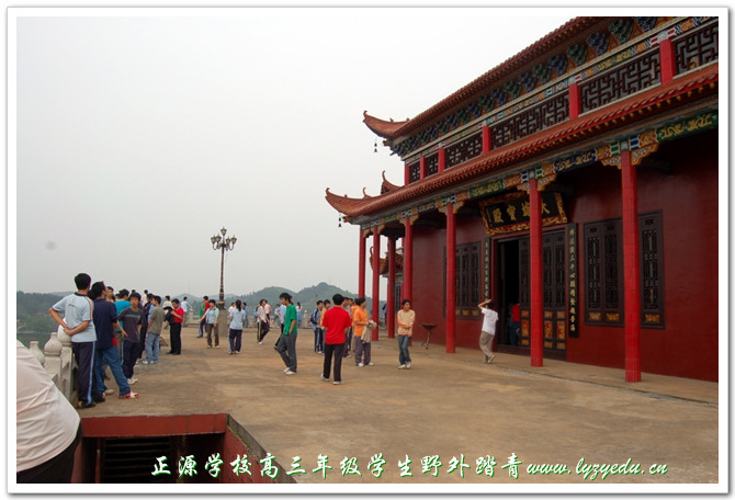 正源学校高三年级学生野外踏青