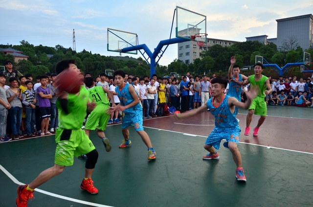 我校与耒阳二中高中篮球队举行友谊赛