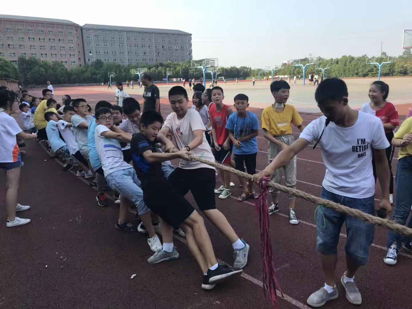 中国农业大学人发学院 新闻动态 校级拔河比赛半决赛人发惜败，止步八强